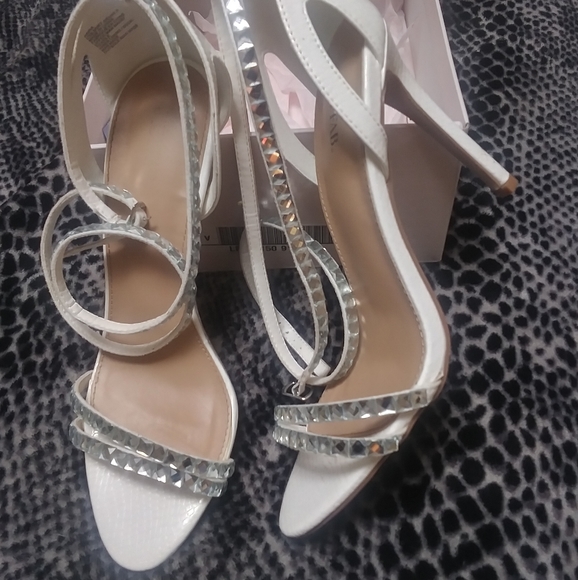 Heels - Picture 2 of 4